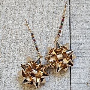 Betsey Johnson Dangle Earrings. Bow Earrings. Christmas Earrings. Dangle earring